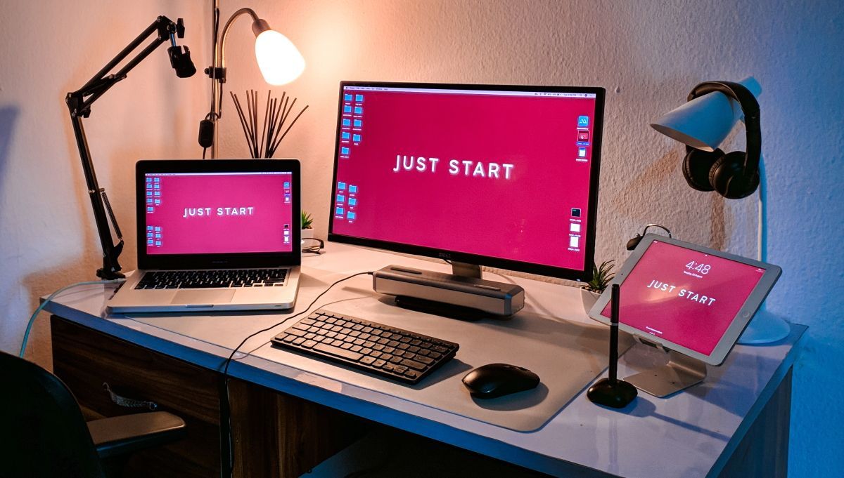 How to play multiple youtube videos at the same time
